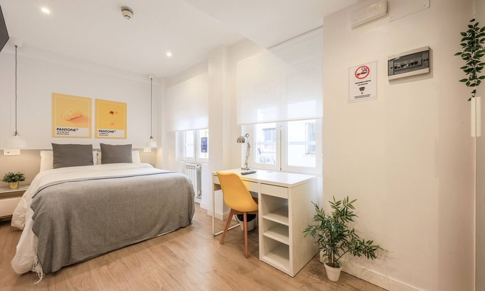 Gaztambide Cama Y Desayuno | Espectacular habitación doble con gimnasio B112