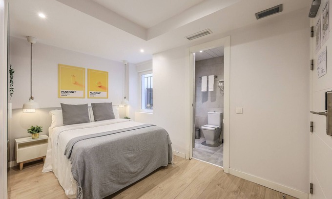 Gaztambide Cama Y Desayuno | Espectacular habitación doble con gimnasio B117