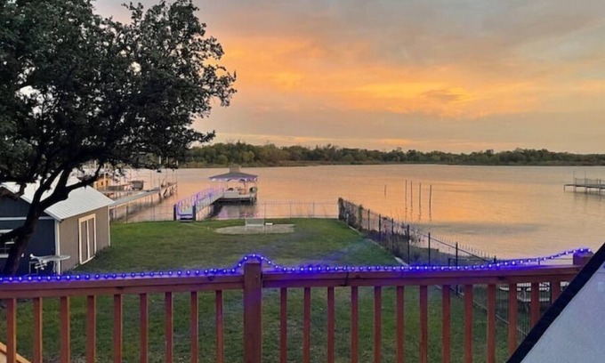 Pecan Acres Casa | Blaze’s Lake Party Spot