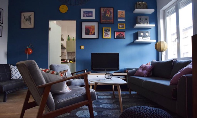 Ujlak Apartamento | Bleak House - Bauhaus home in greener Budapest