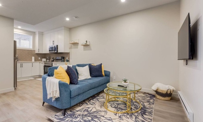 Cochrane Apartamento | "Bliss" 1 Bdrm lower suite in Cochrane!