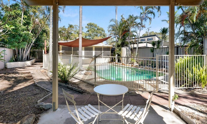 Runaway Bay Casa | Bliss on the Bay - A delightful and comfortable single-storey house located in the serene suburb of