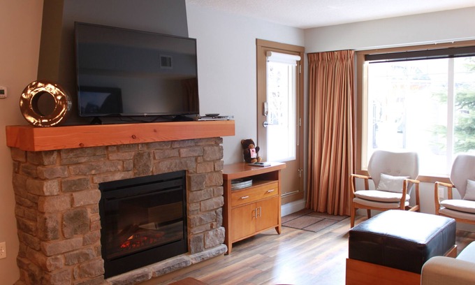 Dead Man's Flats Condominio | -¡BELOSO DORMITORIO DE 2 HABITACIONES EN EL HERMOSO CORREDOR DE BOW VALLEY!