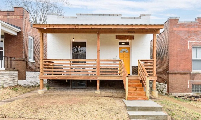 Tower Grove South Casa | Blissful Bungalow w/ Comfy King & Queen Bed