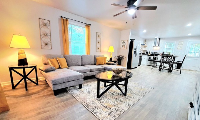 Monroe Casa | Blissful Little Bungalow!