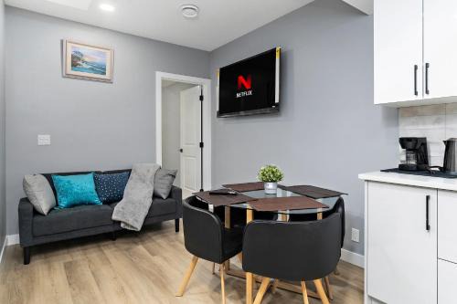 Southwest Edmonton Apartamento | Blissful Nest - Cozy, Classy 2 Bedroom Private Suite Netflix, free Parking, 20 minutes to West Edmonton Mall and Airport