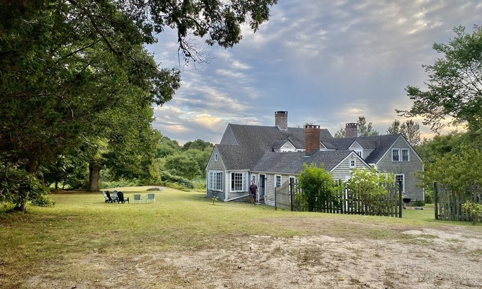 Wareham Casa | Paraíso dichoso en 11 acres con preciosas vistas, playa privada y pista de tenis