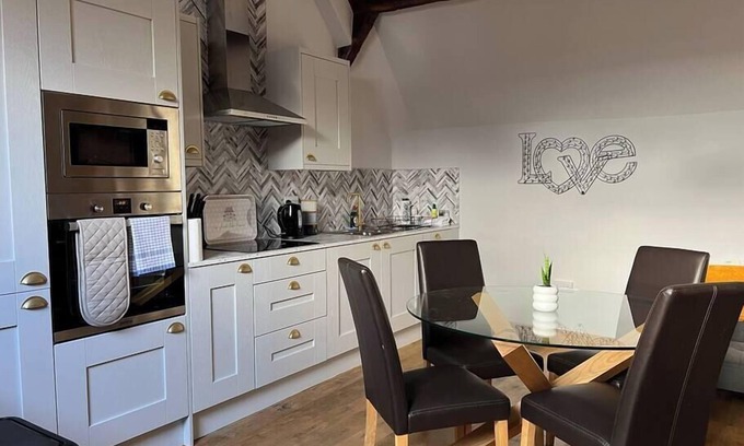 Madeley Casa | Blists Hill cottage