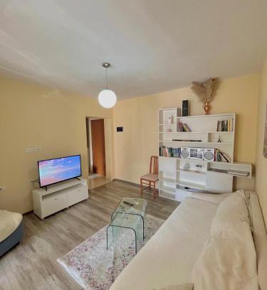 Blloku Apartamento | Bllok's Brightest Gem - A Chic Stay in the Heart of Tirana