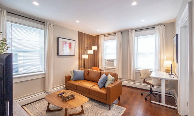 Ampere Apartamento | Bloomfield 2BR, Pets OK, Park2Cars, Laundry, Fios, Safe, Quiet, Convenient