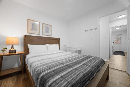 Pittsburgh Casa | Bloomfield Pittsburgh B Stylish and Cozy Private Bedroom, Shared Bathroom, with Free Parking
