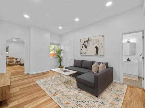 Bloomfield Apartamento | Bloomfield, Shadyside !2 Modern and Spacious Two Bedroom Apt with Free Parking