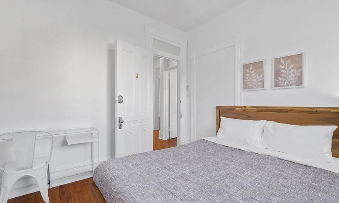 Bloomfield Casa | Bloomfield/Shadyside @J Bright and Cozy Private Bedroom with Shared Bathroom