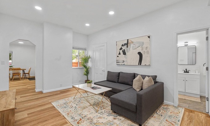 Bloomfield Apartamento | Bloomfield, Shadyside 2 Modern and Spacious Two Bedroom with Free Parking