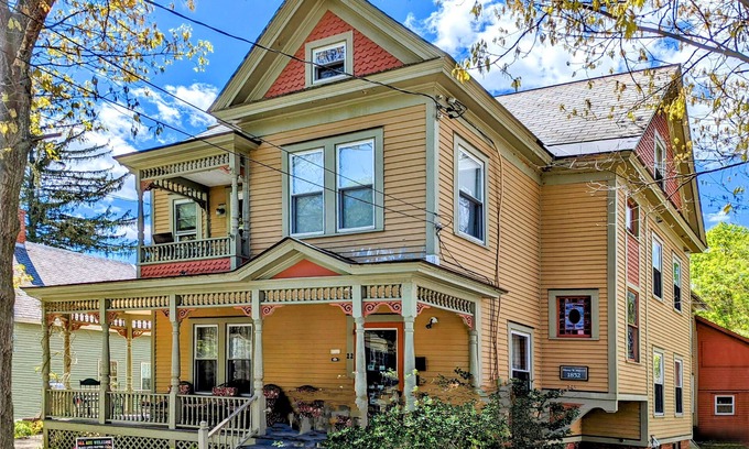 Shelburne Falls Casa | Blooming Inn