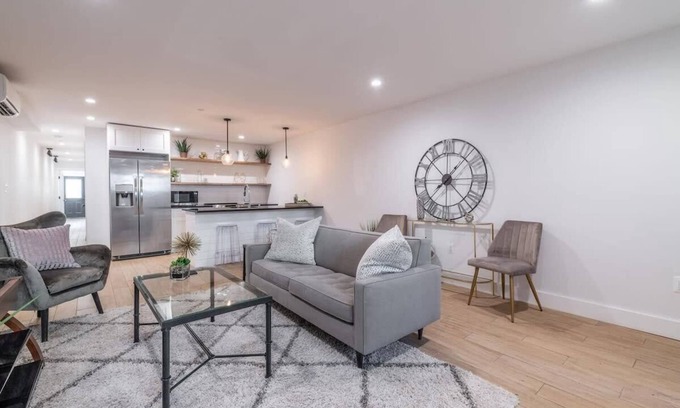 Truxton Circle Apartamento | Bloomingdale Beauty - Sleeps 4 in Style!