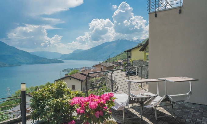 Aurogna Apartamento | Blooms by the Lake - Four Bedroom Apartment, Sleeps 9