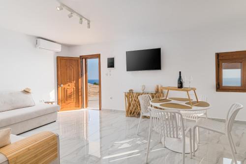 Kassandra Casa | Blue and Green infinity