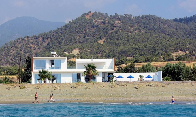 Argaka Villa | Azul - Espectacular villa frente a la playa para 10 personas