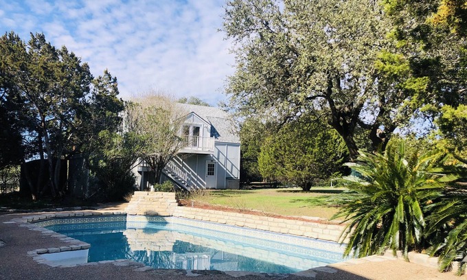 Dripping Springs Casa | Blue Barn Guesthouse