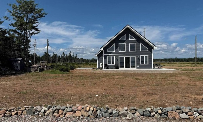 Amherst Casa | Blue Beach House By the Bay