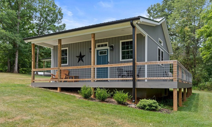 Stanley Cabina | Blue Birch Cottage: A Romantic Couple's Cabin!