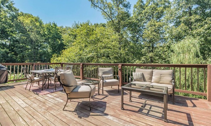 Bella Vista Casa | Blue Bird House - Private Access to Back 40 Trails