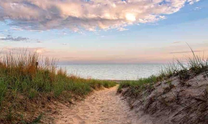 Wheeler Casa | Blue Birdhouse - No Cleaning Fee - Pet Friendly - Dunes National Park