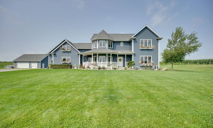 Shipshewana Casa | Blue Birds Perch: Stunning Home on Private Hilltop