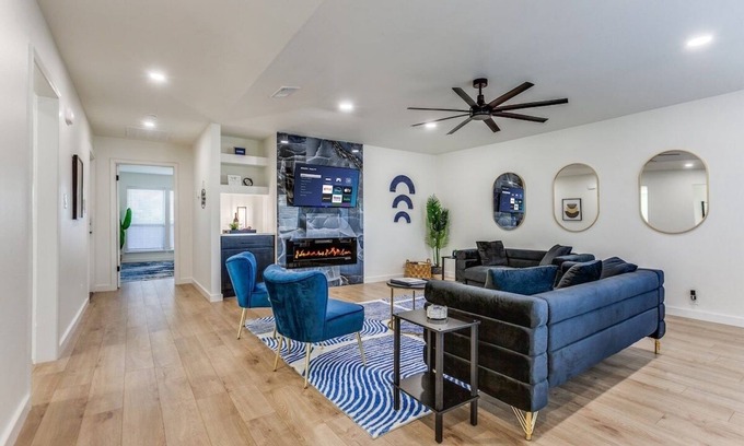 Richardson Casa | Blue Blissful Retreat 3B 2B KING