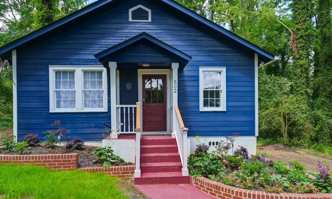 Lexington Casa | Blue Bungalow | 2BR 1BA | Lexington