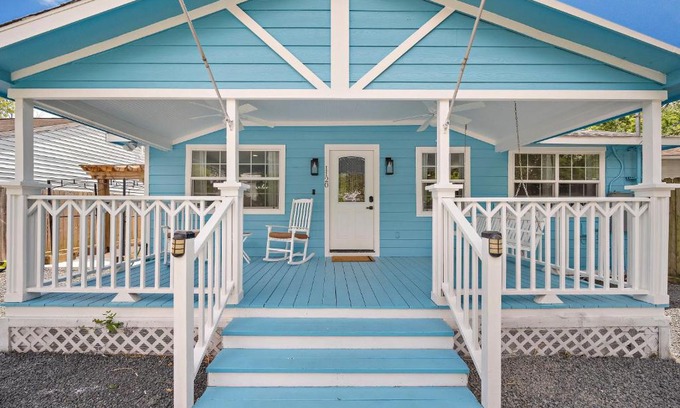 Shady Acres Casa | Blue Bungalow In Houston Heights! Walkable to Popular Bars