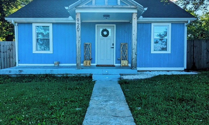McFerrin Park Casa | Blue Bungalow