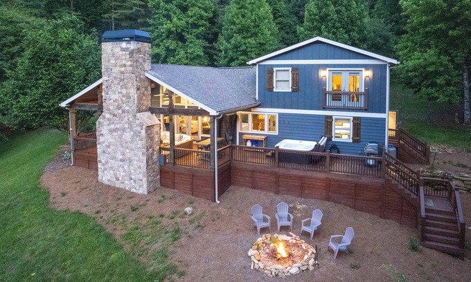 Cullowhee Casa | Blue Comanche - Upscale Mountain Home with a Hot Tub near Lake Glenville!