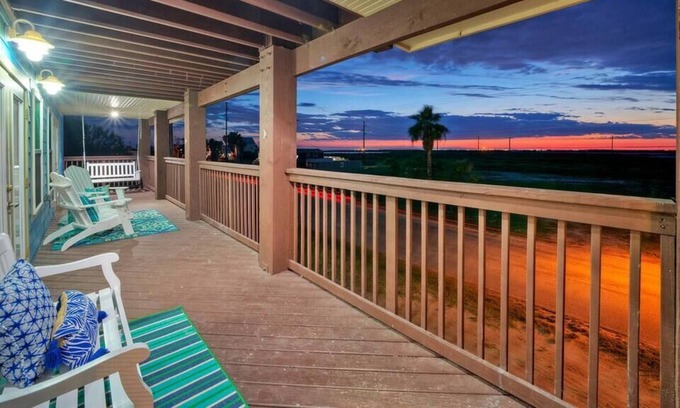Leeward Sands Casa | Blue Crush-Near City Pool, Channel View