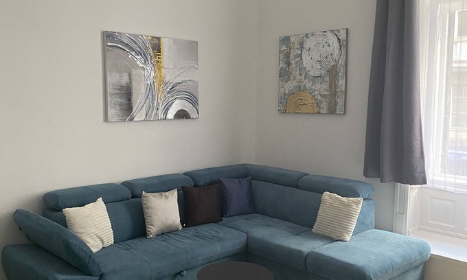 Ujlipotvaros Apartamento | Blue Danube Apartment 10 Minutes from the Parliament w/ Free Parking