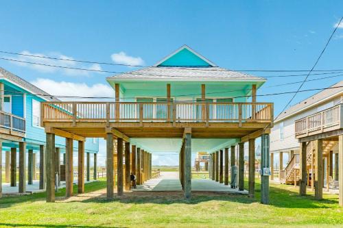 Freeport Casa | Blue Daze - Ocean View - Pet & Family Friendly