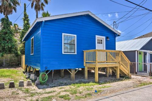 San Jacinto Casa | Blue Dolphin Cottage Walk to Galveston Seawall!