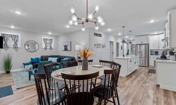 Tower Grove South Casa | Blue Door Bungalow | JZ Vacation Rentals
