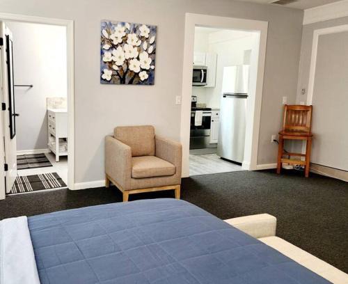 Lakeland Casa | blue door house grand studio