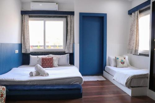 Bundi Casa | Blue Door