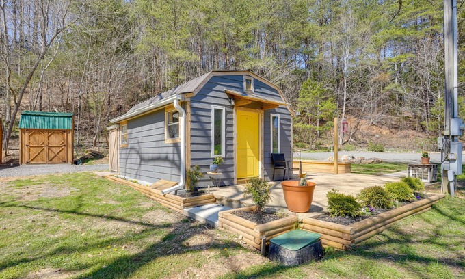 Rising Fawn Apartamento | 'Blue Dream' Cabin in Rising Fawn w/ Fire Pit!