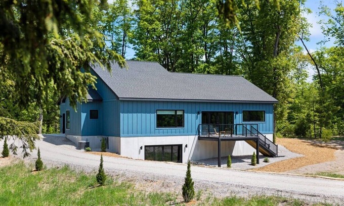Glen Arbor Casa | Blue Dune Summary: Ne