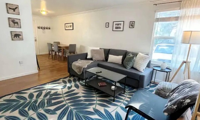Hillendale Casa | "Blue Fern” in Historic Oregon City w/ BBQ grill