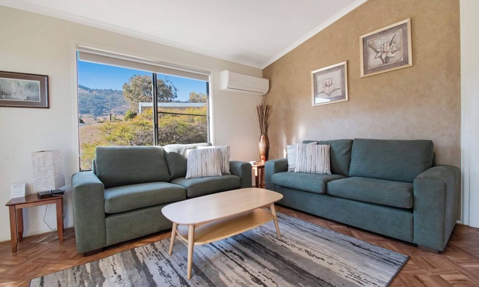 Little River Cabaña | Blue Gum Pet Friendly Cottage Tumut