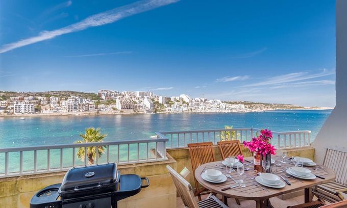 St. Paul's Bay Apartamento | Blue Harbour 4 Seafront apartment by Getaways Malta