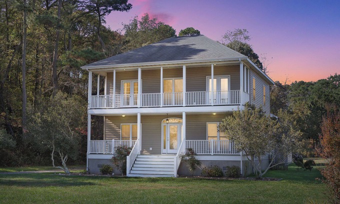 Atlantic Casa | Este fabuloso Charmer costero de 4 dormitorios está a solo minutos de la isla Chincoteague, hogar de la P salvaje