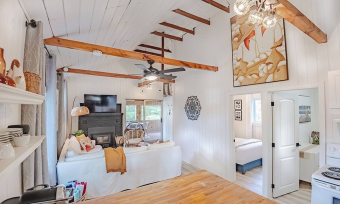 Central Frontenac Chalet De Esquí | Blue Heron- Bright 2 Bedroom Cottage