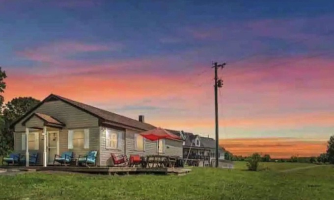 Livingston Casa | Blue Heron Cottage Cute Lake Front + Kayaks + Stars + Boat Launch & Slip