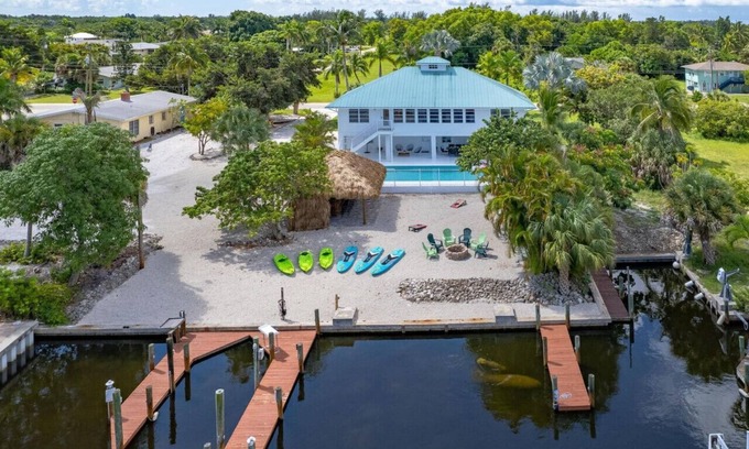 Bokeelia Casa | Blue Heron * fish, boat, wine, dine, relax, repeat